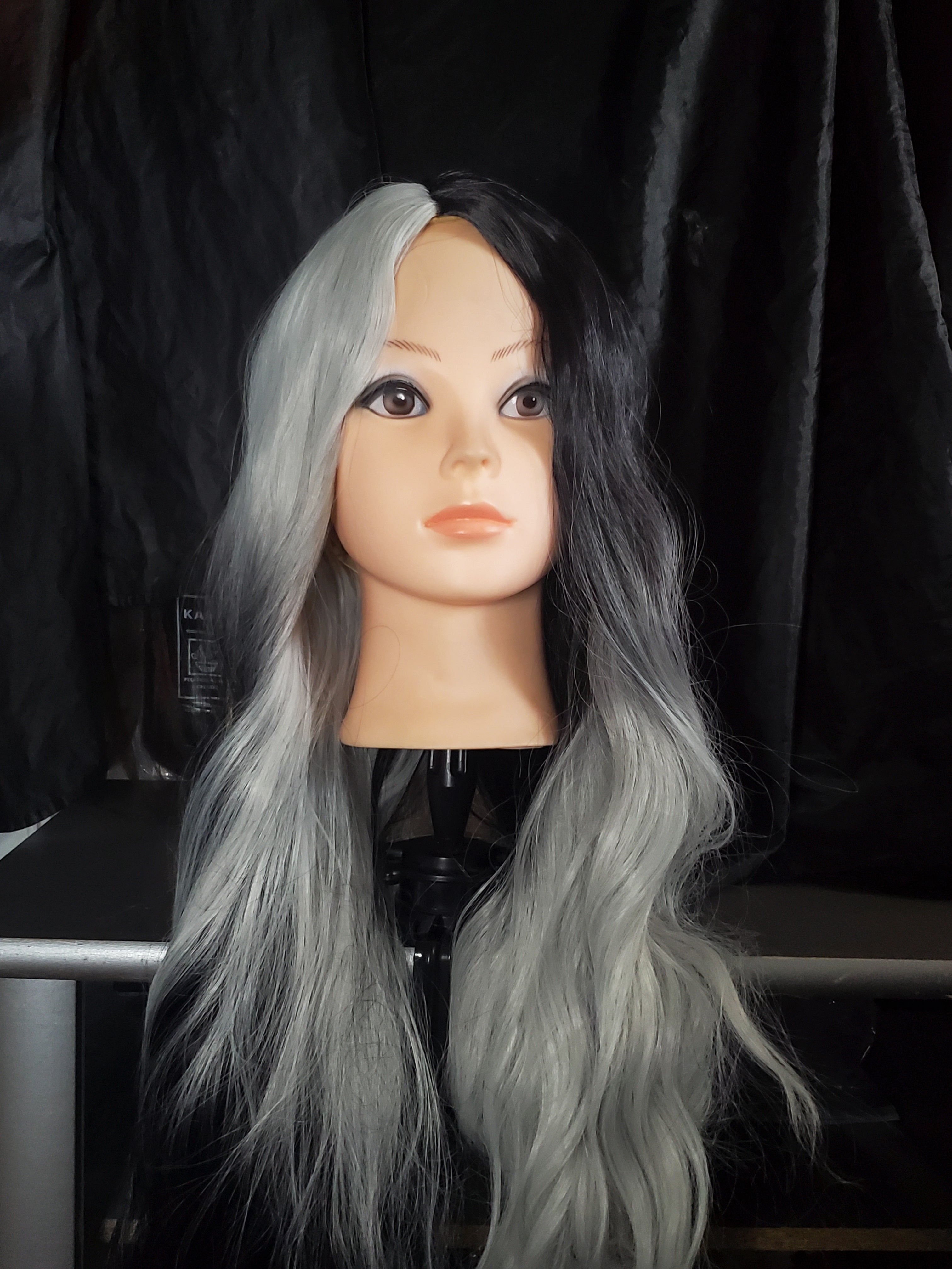 Black and sliver split wig