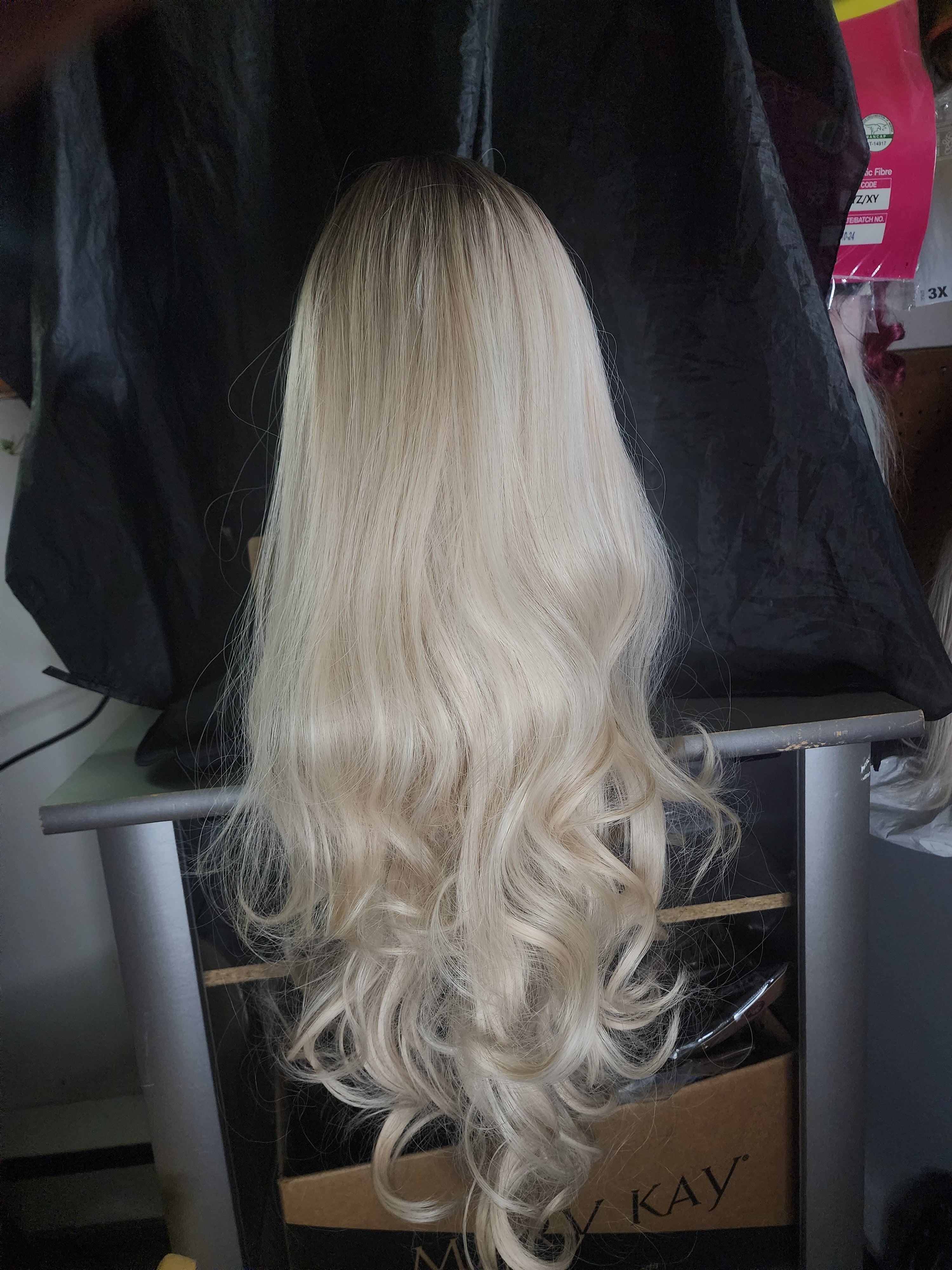 Long wavy blonde ombre wig